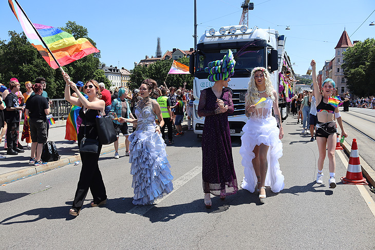 CSD München 2022 Parade auf der Reichenbachbrücke (©Foto: Martin Schmitz)